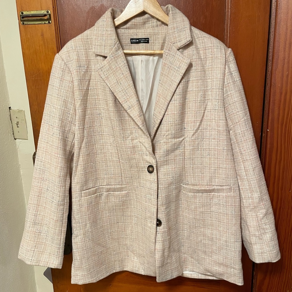 NWOT ✨ NEVER WORN ✨ gorgeous Beige blazer from Shein